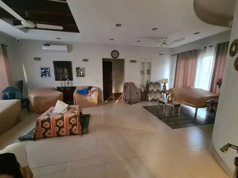 One Kanal Modern Bungalow with 6 Bedrooms for Sale in DHA Lahore