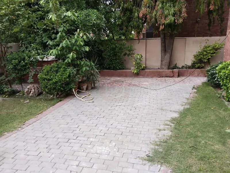 Modern One Kanal Bungalow for Sale in DHA Lahore