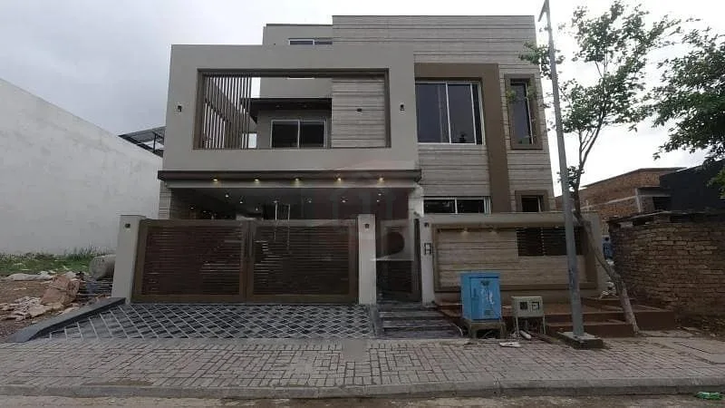 10 Marla House Available for PKR 54,500,000