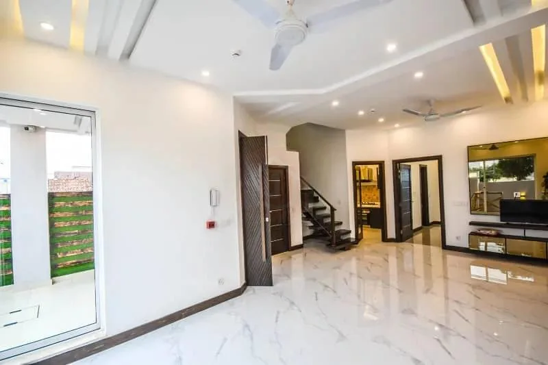 5 MARLA NEWLY BUILT MODERN HOUSE AVAILABLE FOR PURCHASE