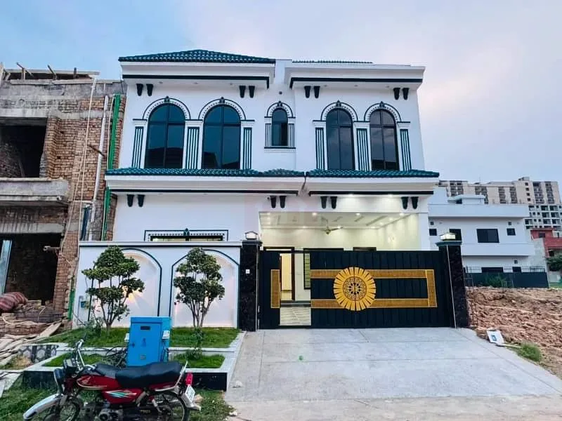 8 Marla Premium Home Available in Faisal Town Block A
