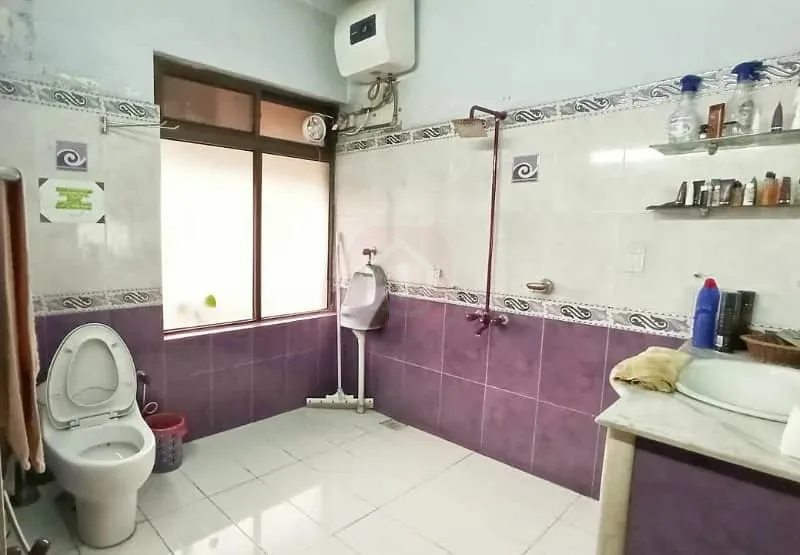 Inexpensive 3600 SQFT Office Available for Rent in Blue Area