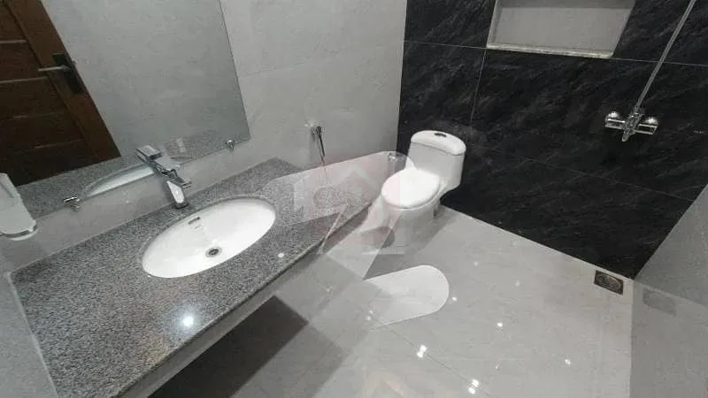 10 Marla House Available for PKR 54,500,000