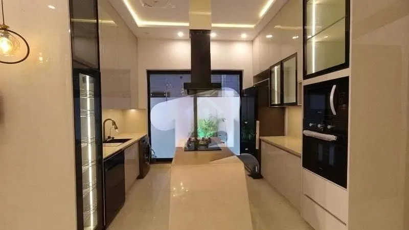 10 Marla Home Available in Top City 1