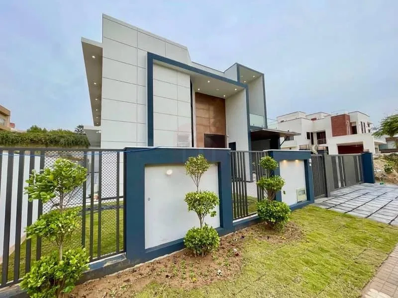 One Kanal Luxurious Designer House Available in DHA Phase 2