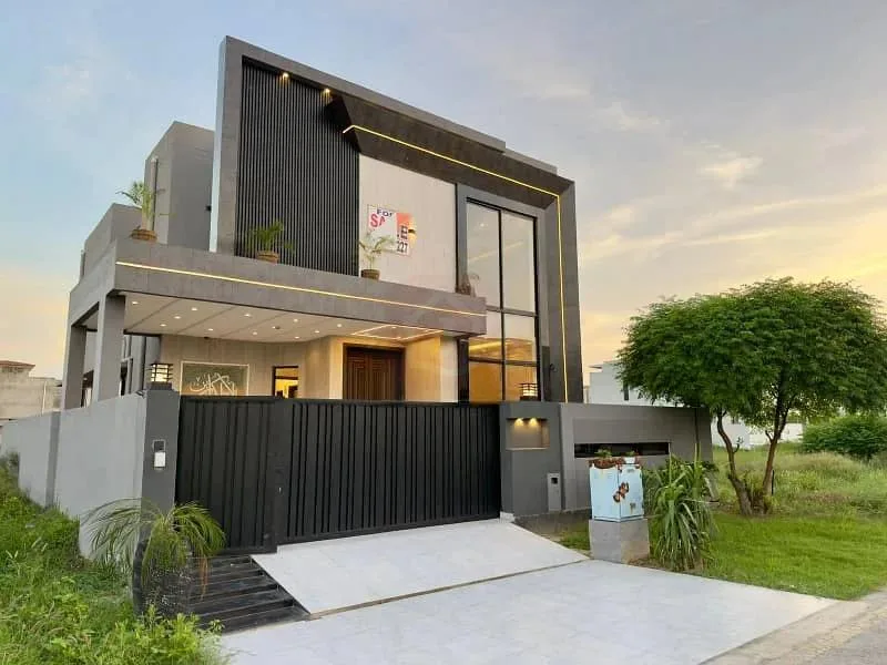 Exquisite 10 Marla Designer Villa Available in DHA Phase 6