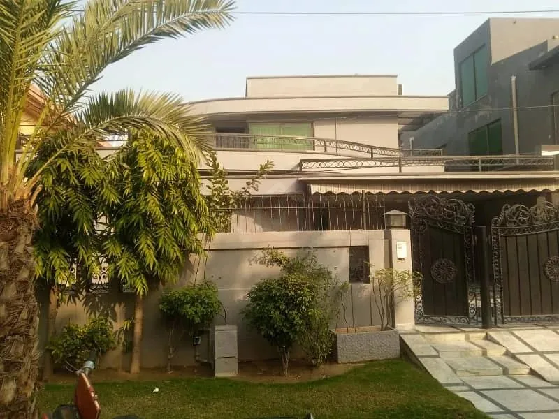 One Kanal Used Double Unit Fully Furnished Bungalow in DHA Lahore For Sale