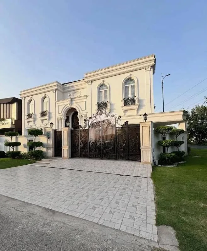 24 Marla Corner Bungalow with Solar in DHA Lahore