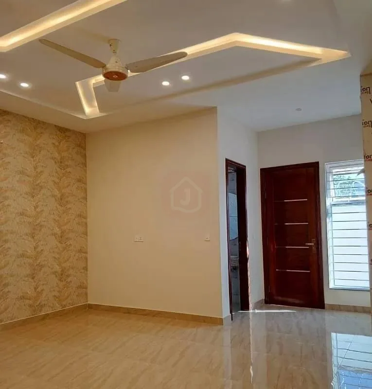 10 Marla Residence Available in Top City 1 - Block D