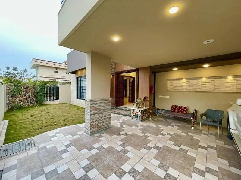 Elegant 1 Kanal House Available for Sale in DHA I_R