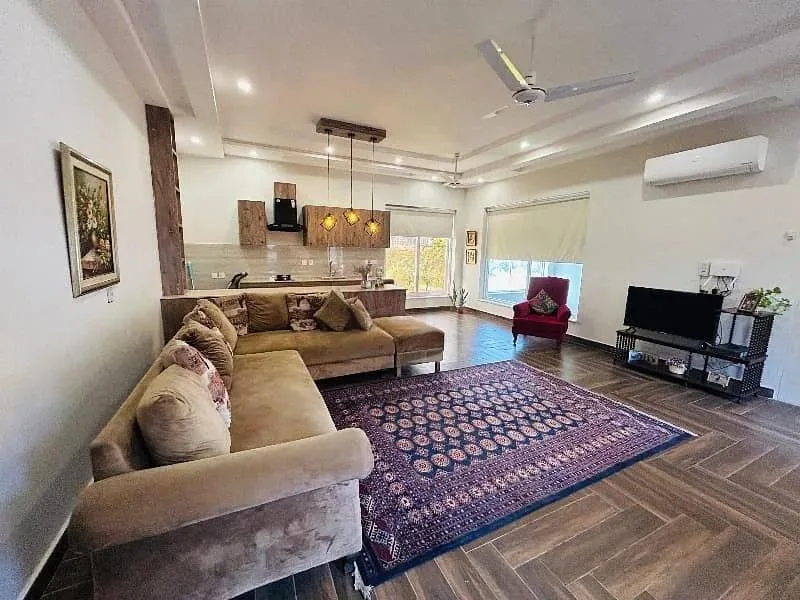 SPACIOUS AMERICAN STYLE HOME AVAILABLE FOR PURCHASE