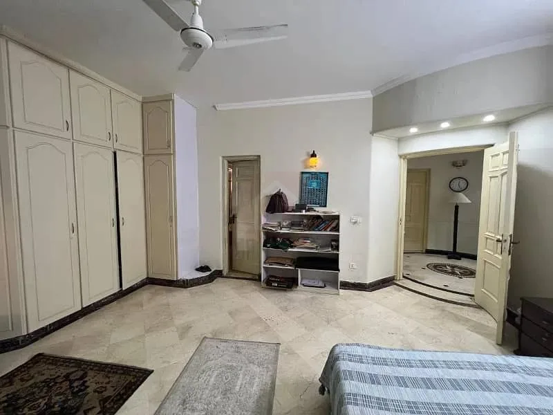 One Kanal Bungalow for Sale in DHA Lahore Near Park & Market