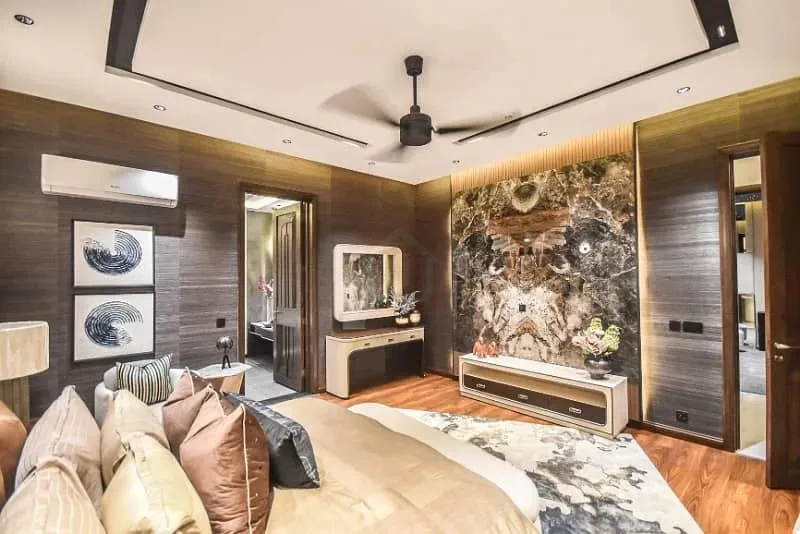 1 Kanal Semi-Furnished Luxury Villa with 5 Bedrooms for Sale in DHA