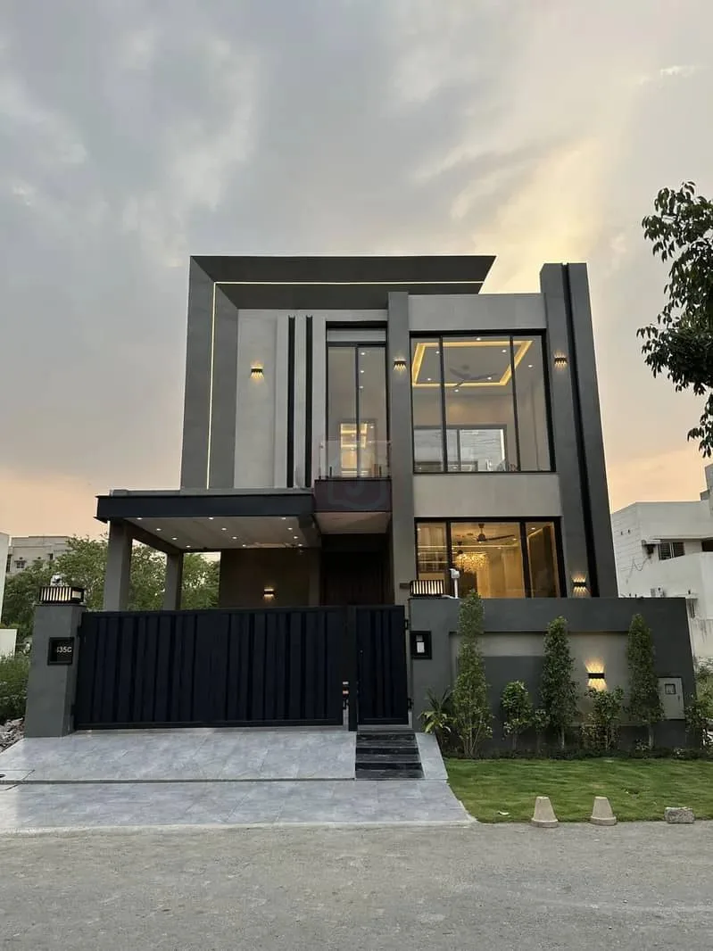 Stylish 8 Marla House with Basement for Sale at a Great Price