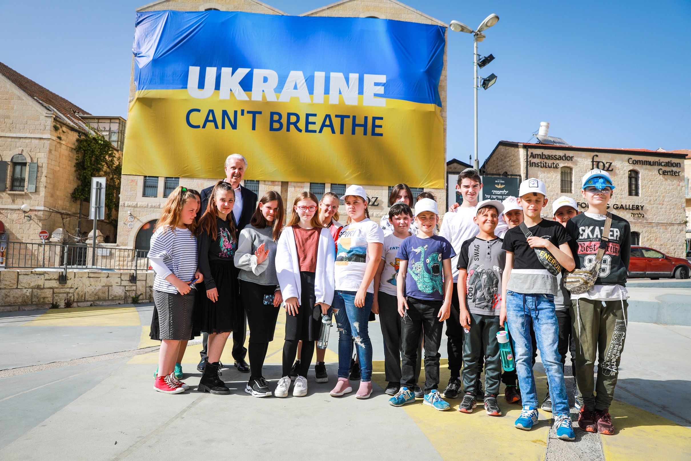 מייק אוונס השיק בירושלים קמפיין תמיכה ראשון בעולם בעם האוקראיני