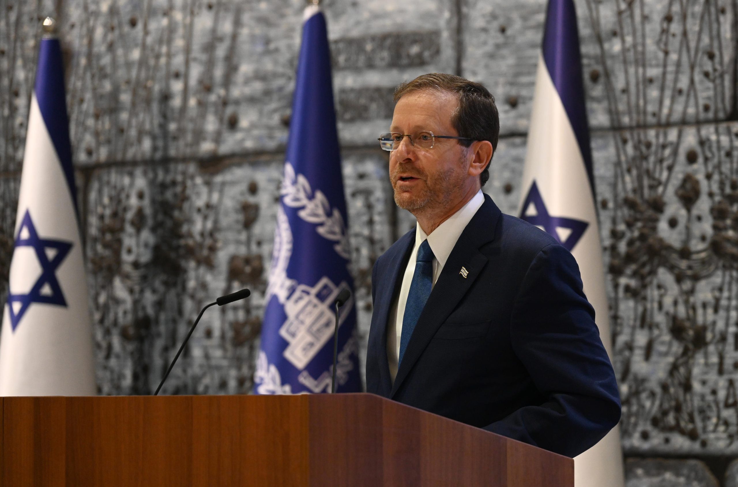 ביקור ראשון של נשיא ישראלי – בהזמנת מלך בחריין, נשיא המדינה יצא לביקור ממלכתי