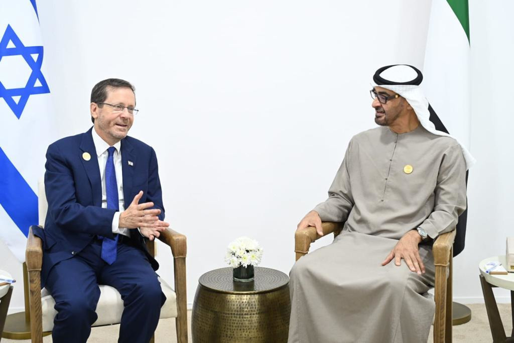 נשיא המדינה נפגש עם השייח׳ מוחמד בן זאיד אאל נהיאן, נשיא איחוד האמירויות.