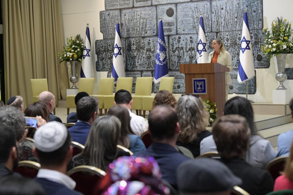 לרגל יום המשפחה, אירחה רעיית נשיא המדינה את משפחות ובוגרי האומנה בישראל
