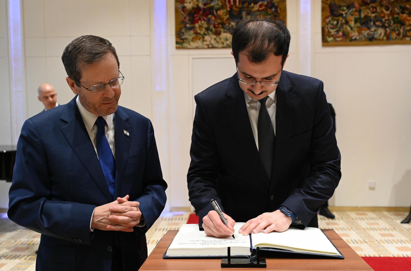 לראשונה: נשיא המדינה קיבל את כתב ההאמנה של השגריר הראשון של אזרבייג'ן בישראל