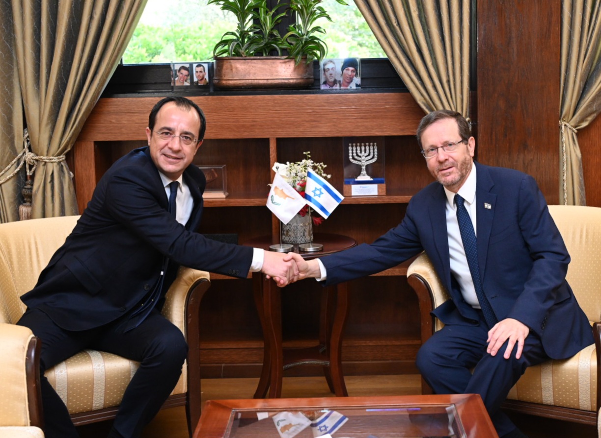 נשיא המדינה נפגש לפגישה מדינית עם נשיא קפריסין