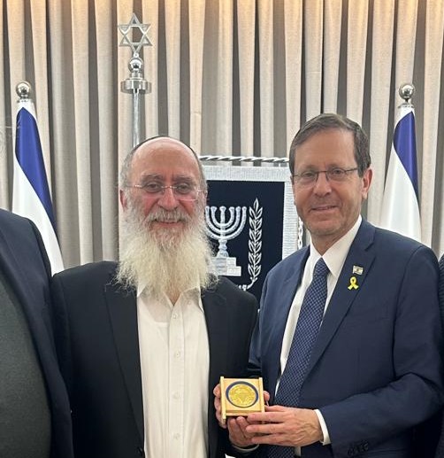הנשיא הרצוג נפגש עם הרב שרקי: "לחזק את הקשרים בין עולם היהדות לעולם הערבי"