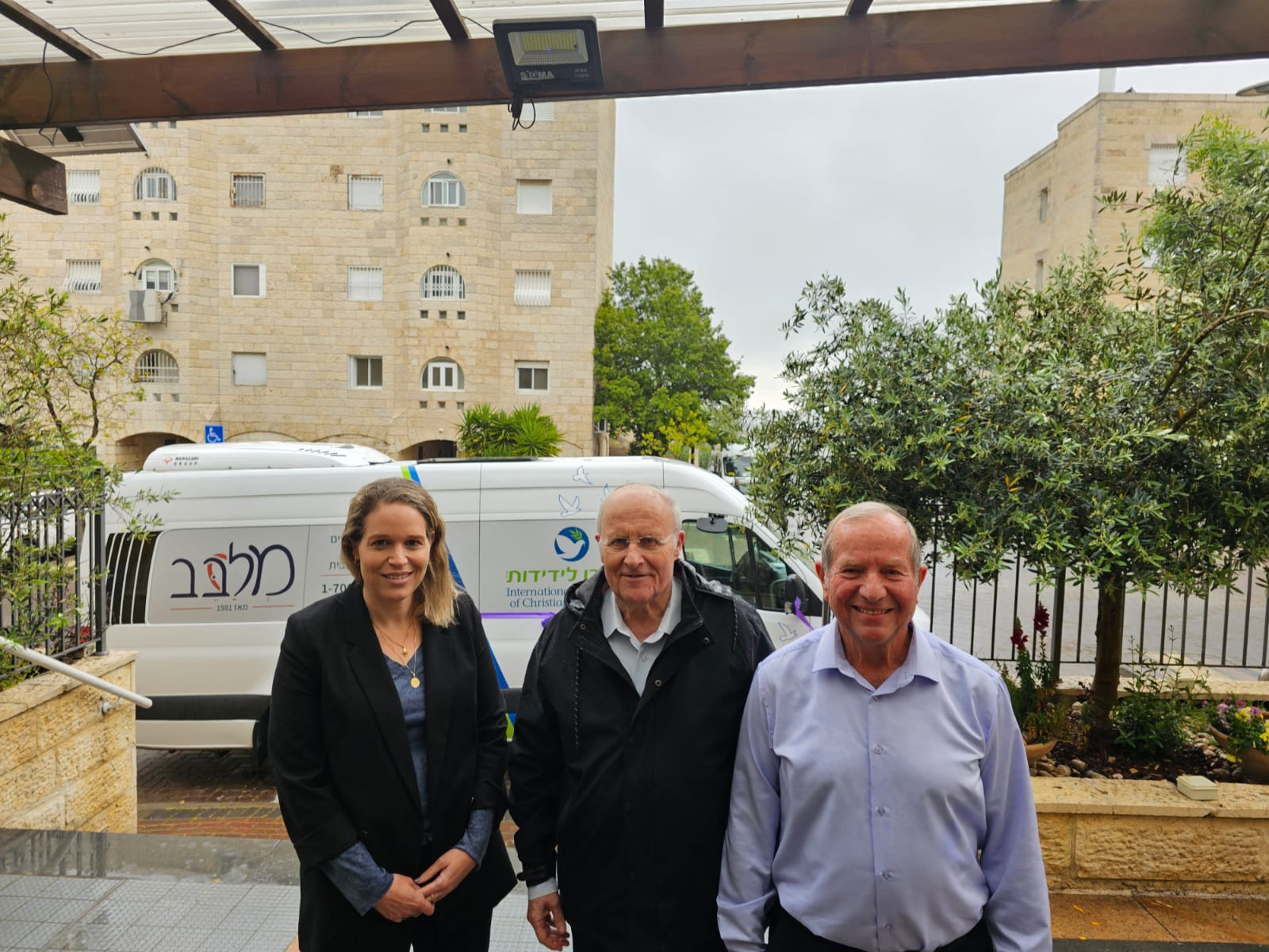 הקרן לידידות תרמה רכב הסעות בקרוב לחצי מיליון שקלים למרכז לטיפול בקשיש בקהילה בירושלים