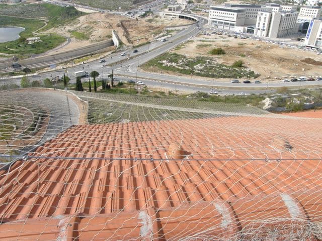 פתרונות יעילים להרחקת יונים מהמרפסת