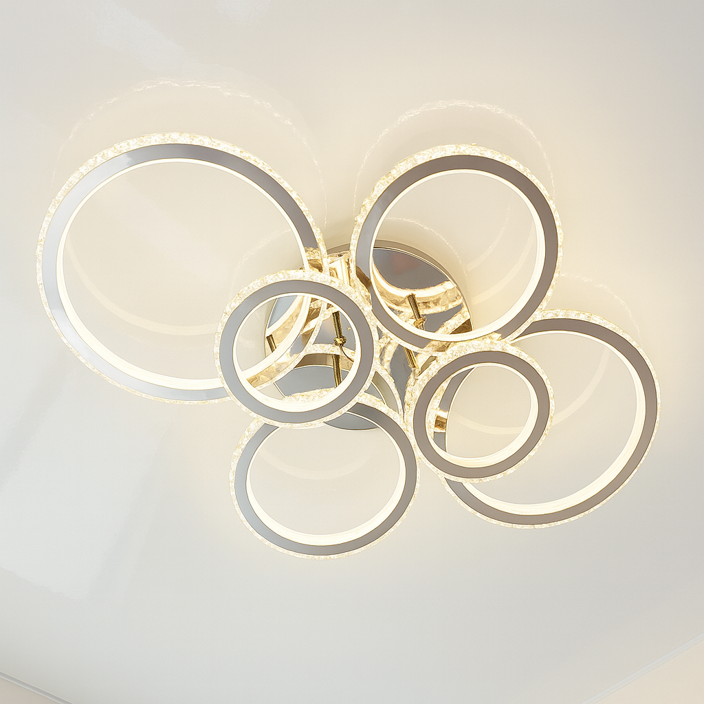 Світлодіодна люстра SY-7940/6 CR 300 Вт у вітальні 35 м² (Полтава), хром, кришталь, регульоване світло 3000–6000 К, створює відбиття та атмосферу затишку.