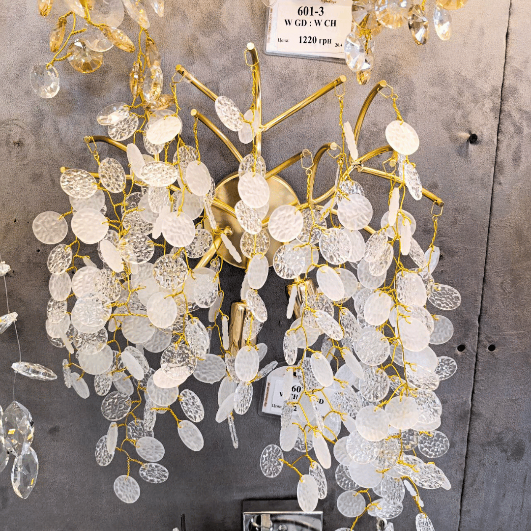 Бра з  підвісками на стіну