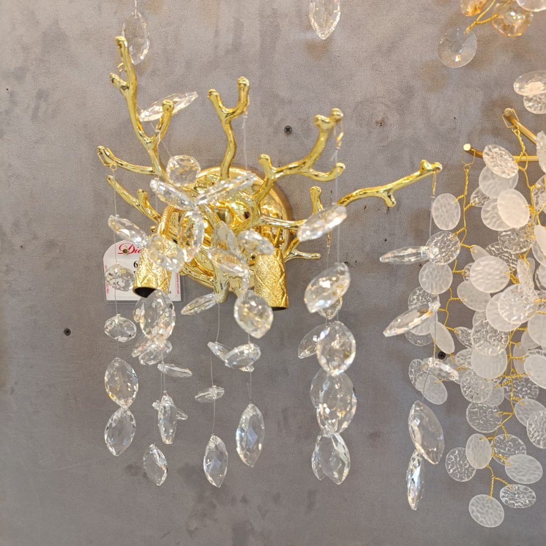 Изящное бра с хрустальными подвесками украсит ваш интерьер