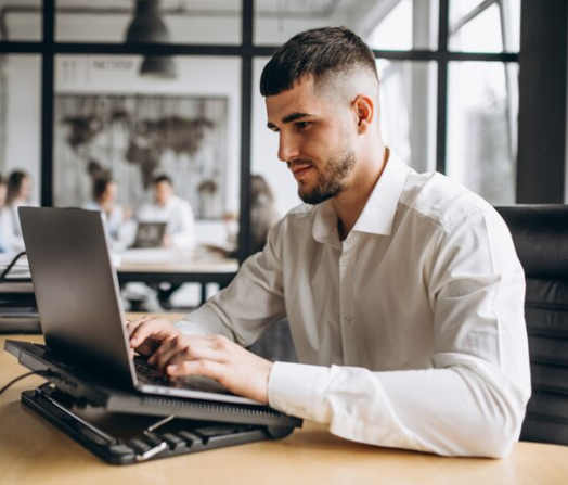 Jaka jest różnica między kupującymi offline i online Główne różnice i cechy