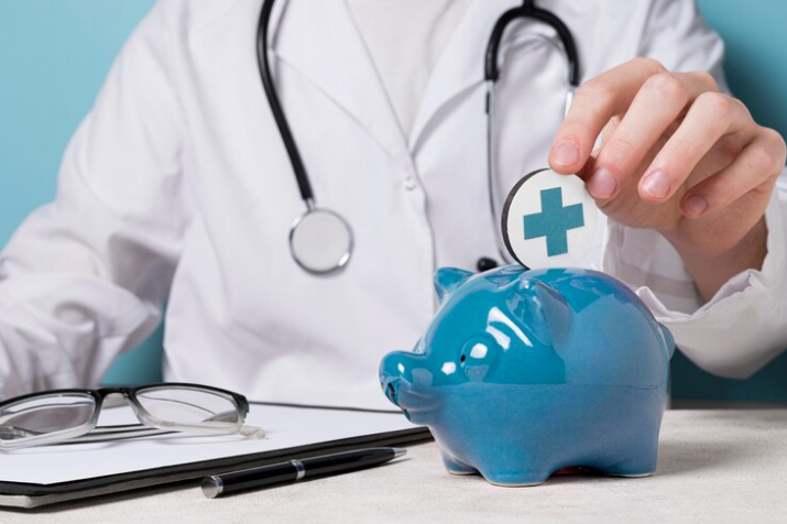 How can entrepreneurs reduce their healthcare premium and save on health insurance in Poland