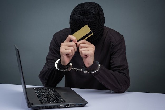 Cómo reconocer a los compradores deshonestos y prevenir el fraude en el comercio online