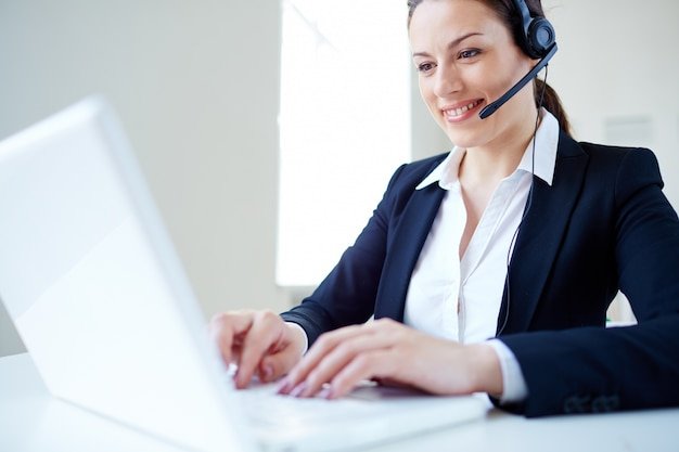10 ways to improve customer service and increase sales