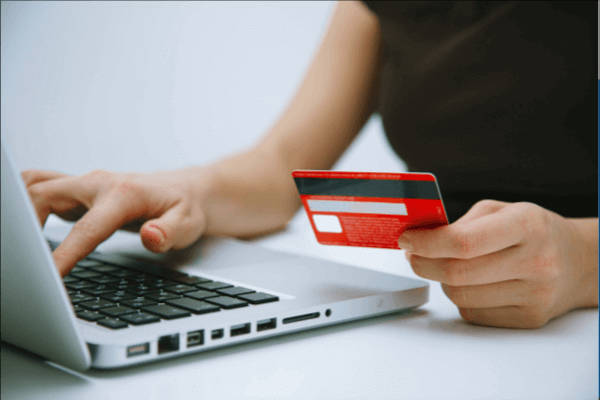 What methods of payment for goods can be offered to customers of online stores