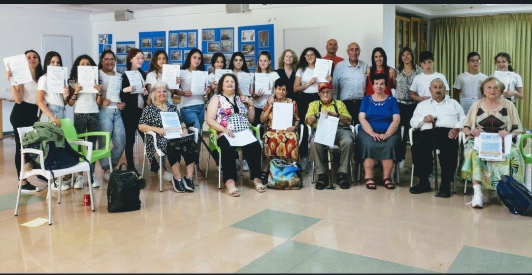 תלמידי חטיבת הביניים בעירוני ג' בחיפה מתעדים סיפורי חיים של אזרחים וותיקים