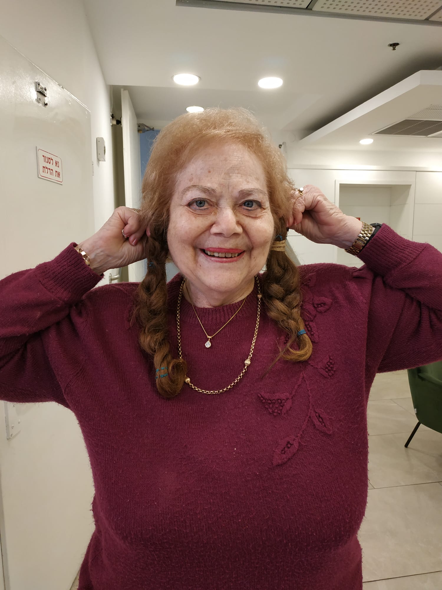 אחרי 73 שנים : תרומת שיער לחולות סרטן
