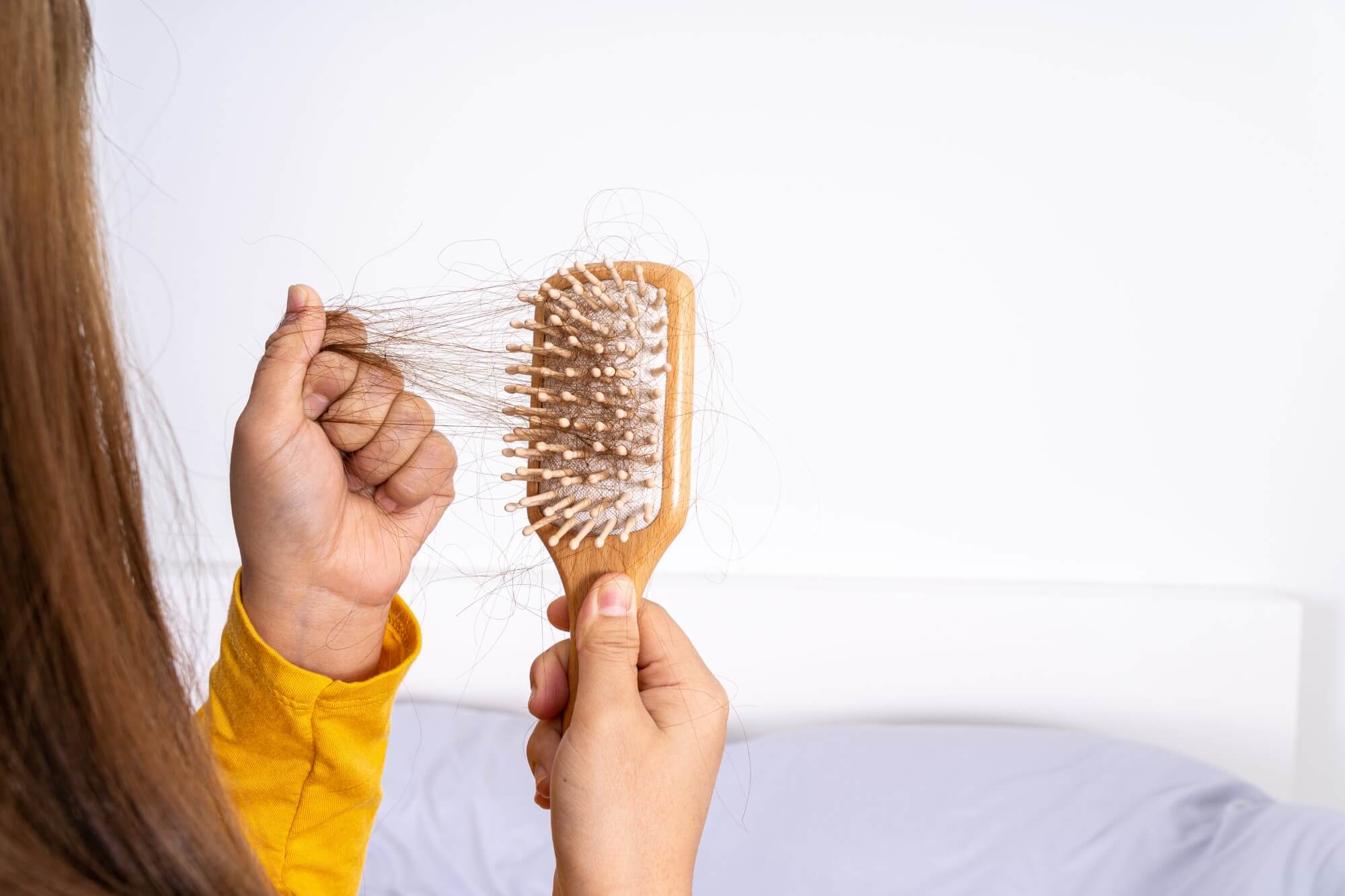 טיפול שורש: האם יש טיפול בנשירת שיער אחרי לידה?