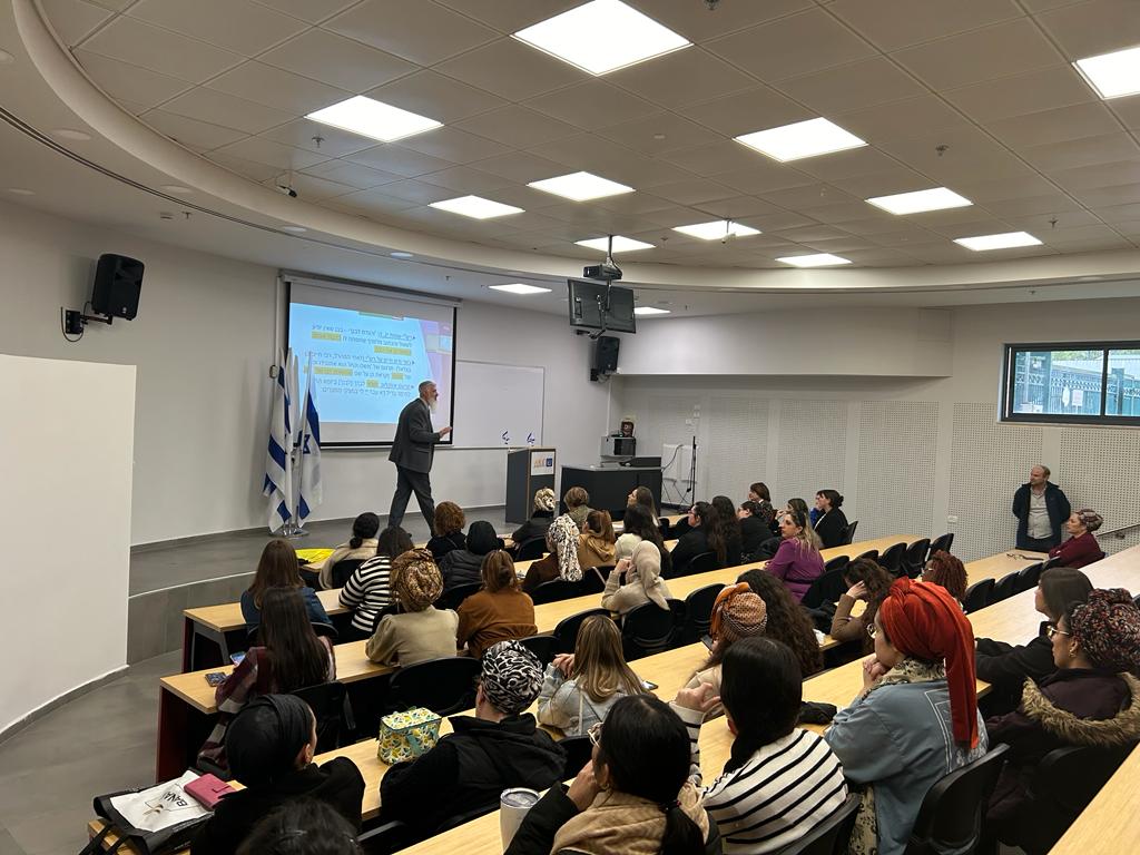 אקדמית שאנן במפגש פנים אל פנים "המורנטוריות הן עתיד החינוך של ישראל"