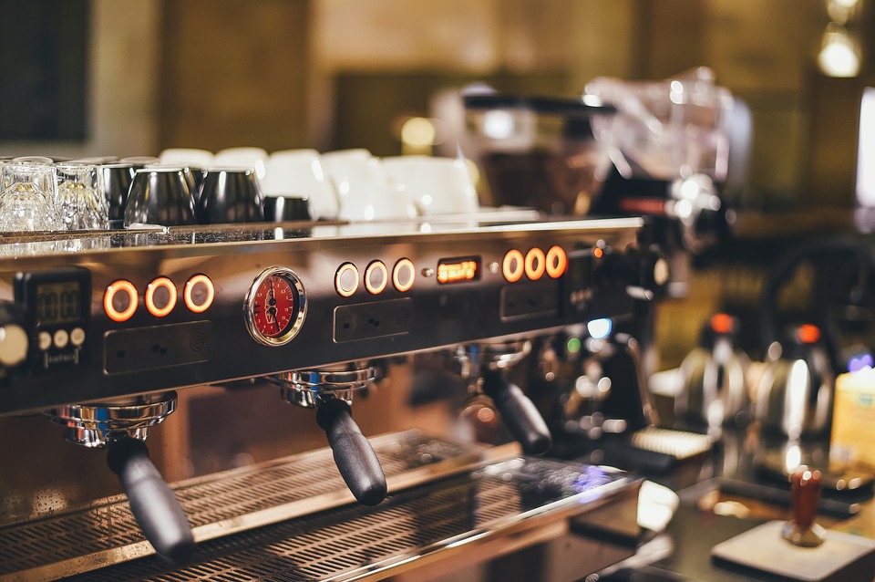 איזו מכונת קפה מקצועית מתאימה לעסק שלי?