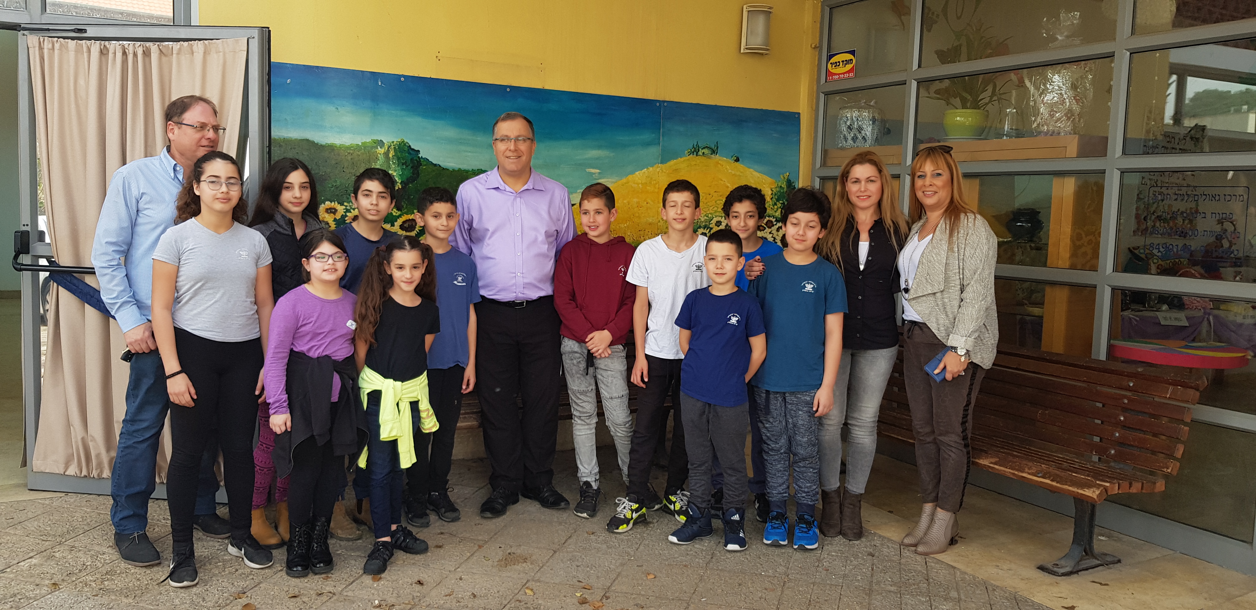 תלמידי בית ספר יסודי "ביאליק" בקריית ביאליק מתחרים באקדמיה ללשון וממציאים מילים עבריות לכבוד חגיגות ה70 של מדינת ישראל.