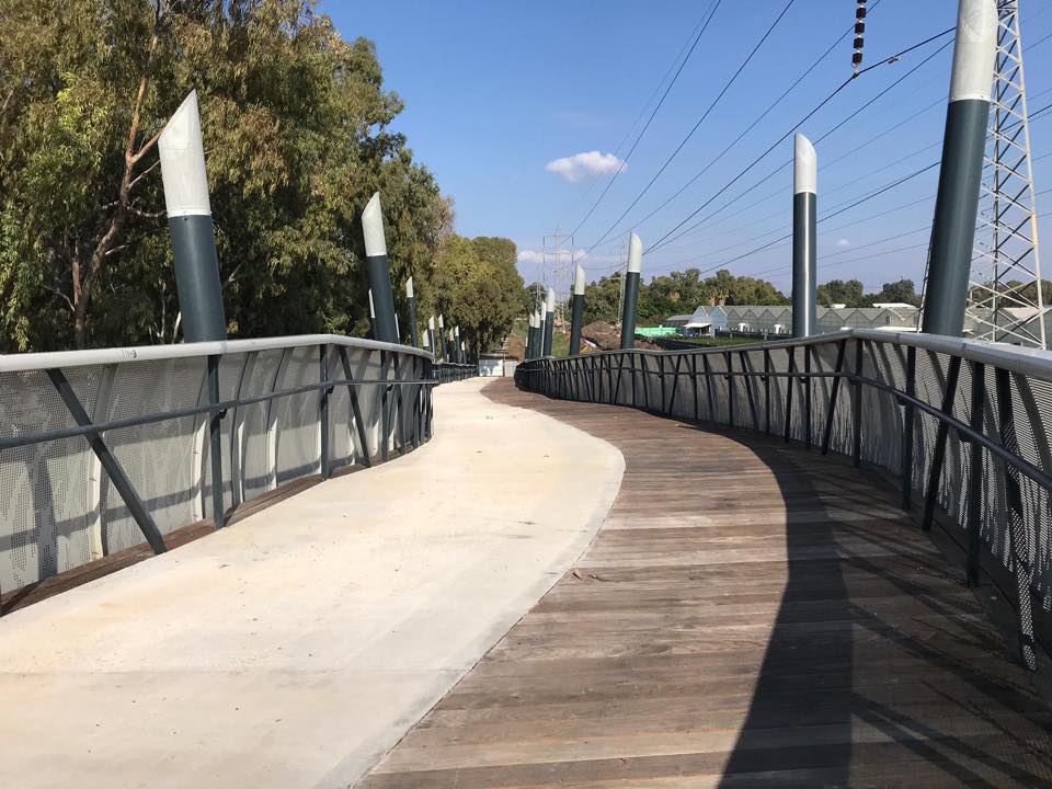 גשר הולכי הרגל ורוכבי האופניים החדש