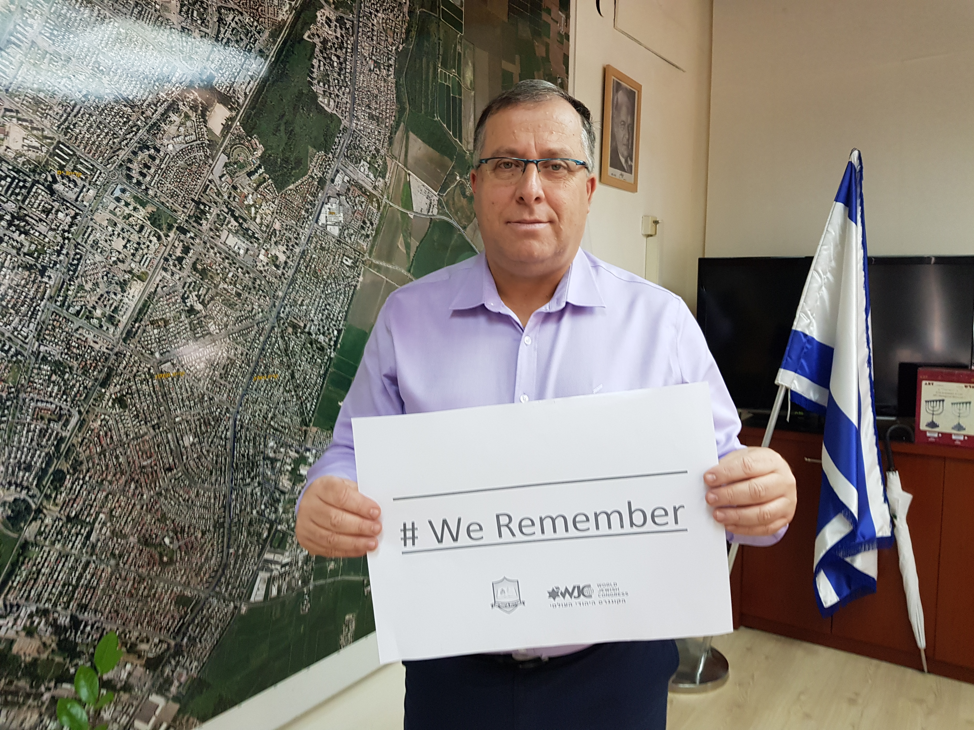 מנכ"ל הקונגרס היהודי העולמי רוברט זינגר הודה לראש העיר, אלי דוקורסקי על השתתפותו בקמפיין #WeRemember