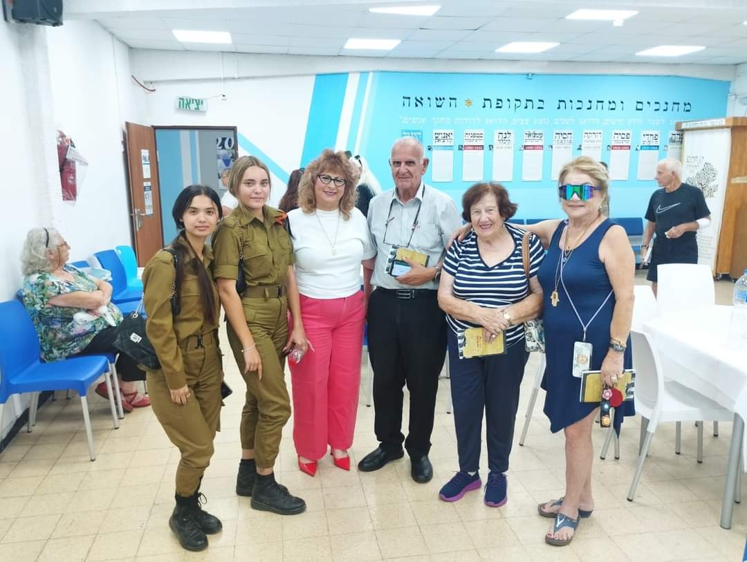 מפגש בין דורי של שורדי/ות שואה וחיילי/ות מחוז חיפה