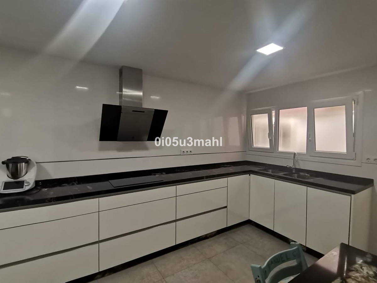 El Palo, Málaga: a middle-floor apartment with the bay at eye level