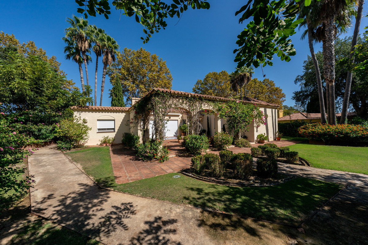 A one-floor villa in Sotogrande Alto, built for easy living