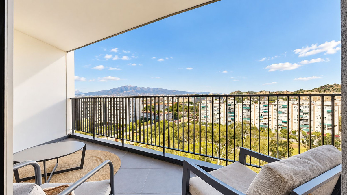 A Torres de Martiricos flat where the roof does the entertaining