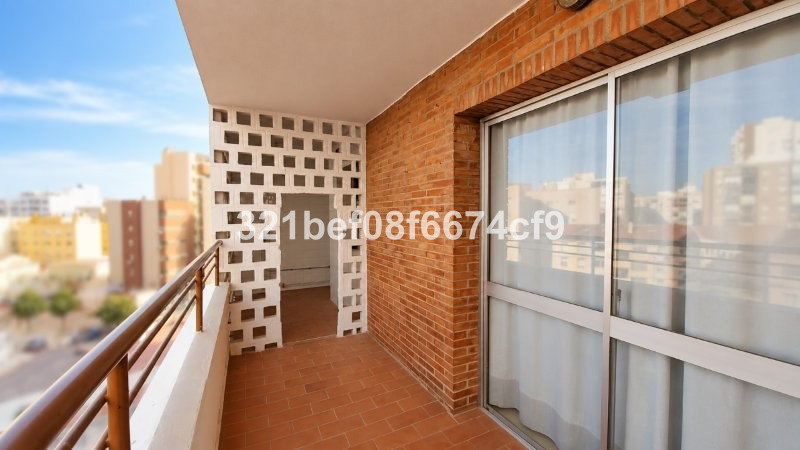 A Teatinos flat with a terrace and room to spread out
