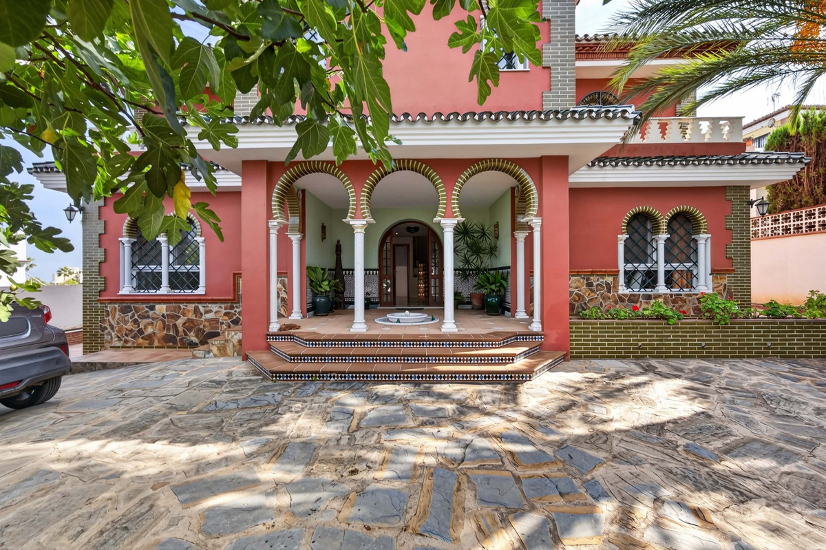 Detached Villa in Churriana