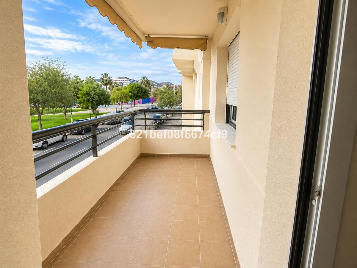 Apartament na środkowym piętrze w Teatinos